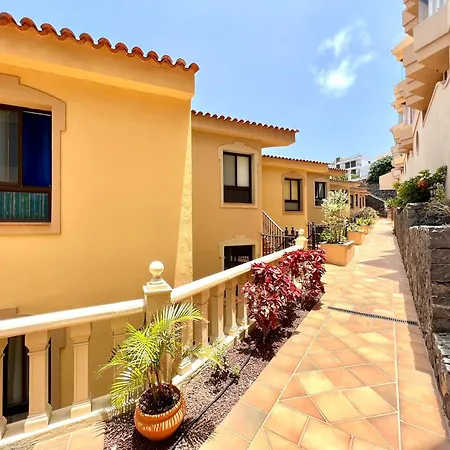 Disfruta De Vistas Al Mar En Con Piscina Daire *