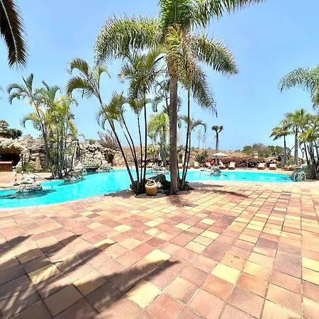 Disfruta De Vistas Al Mar En Con Piscina Daire *