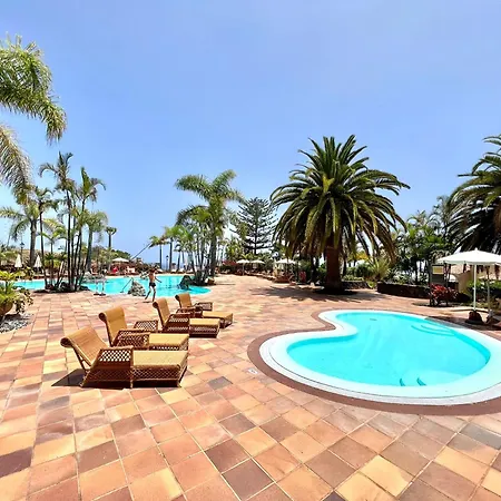 Disfruta De Vistas Al Mar En Con Piscina Los Realejos
