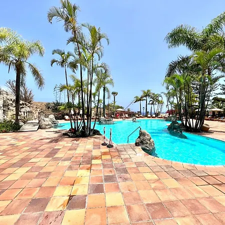 Disfruta De Vistas Al Mar En Con Piscina Daire