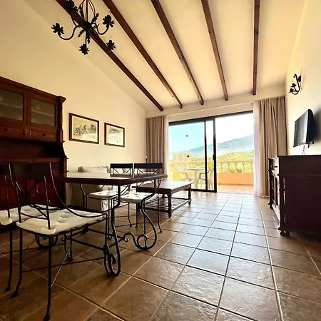 Disfruta De Vistas Al Mar En Con Piscina Daire *
